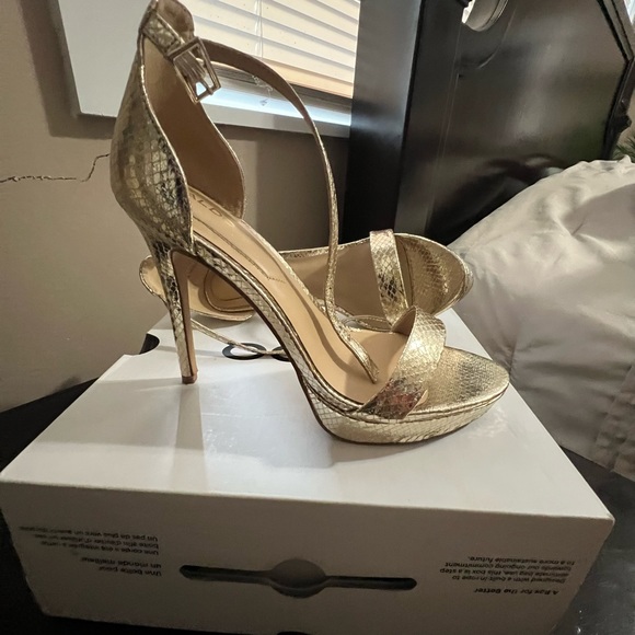 Aldo Gold Pattern Platform Madalene Strappy Sandals, Size 8 - LIKE NEW w. Box - Picture 4 of 4